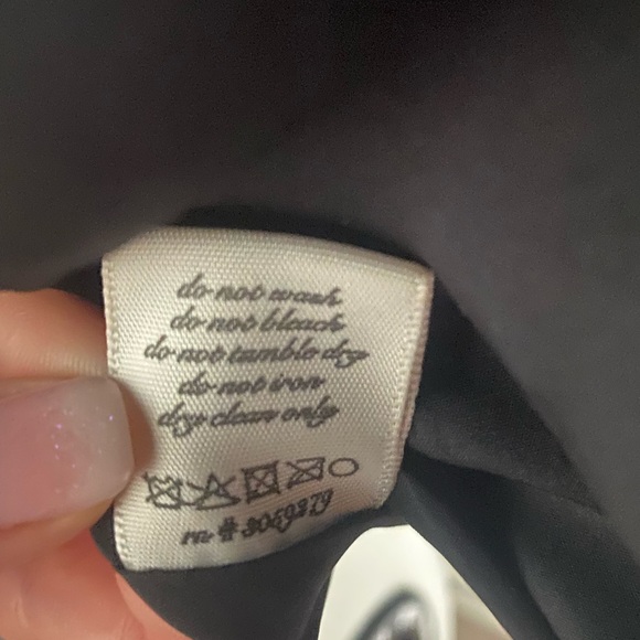 EUC - Black Quilted Vest With Pockets - Picture 4 of 7